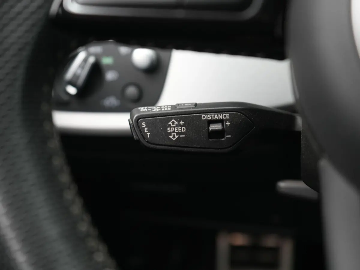 40 TFSI S edition 3X S-LINE | VIRTUAL | AUTOMAAT | HUD | NEK&STOELVERWARMING | S5 GRILL|  HALF LEDER | DODEHOEK DETECTIE | CAMERA | ADAPTIEF | KEYLESS | AFGEVLAKT STUURWIEL |