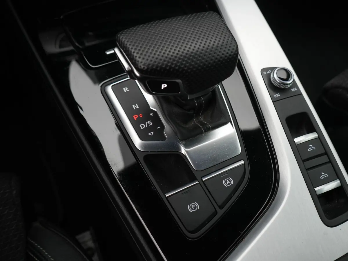 40 TFSI S edition 3X S-LINE | VIRTUAL | AUTOMAAT | HUD | NEK&STOELVERWARMING | S5 GRILL|  HALF LEDER | DODEHOEK DETECTIE | CAMERA | ADAPTIEF | KEYLESS | AFGEVLAKT STUURWIEL |
