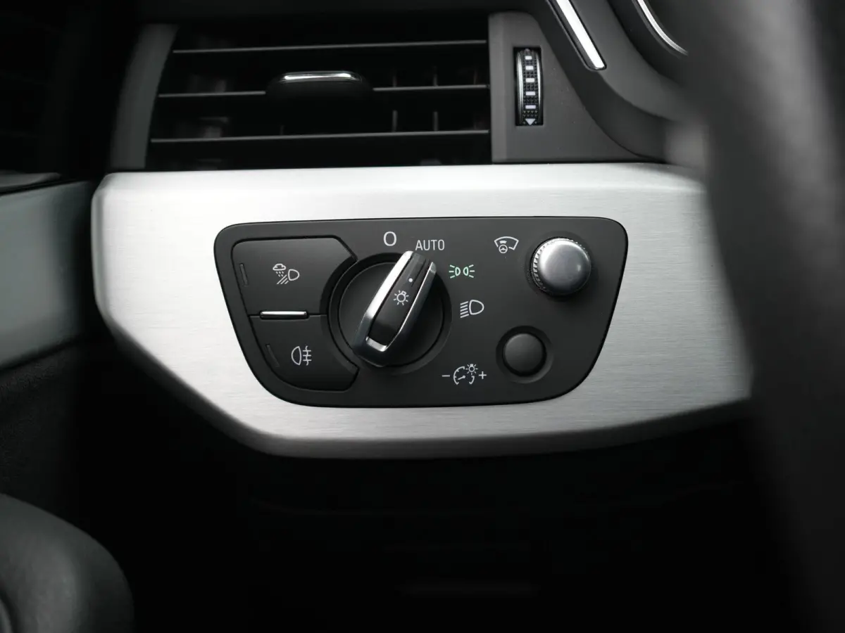 40 TFSI S edition 3X S-LINE | VIRTUAL | AUTOMAAT | HUD | NEK&STOELVERWARMING | S5 GRILL|  HALF LEDER | DODEHOEK DETECTIE | CAMERA | ADAPTIEF | KEYLESS | AFGEVLAKT STUURWIEL |