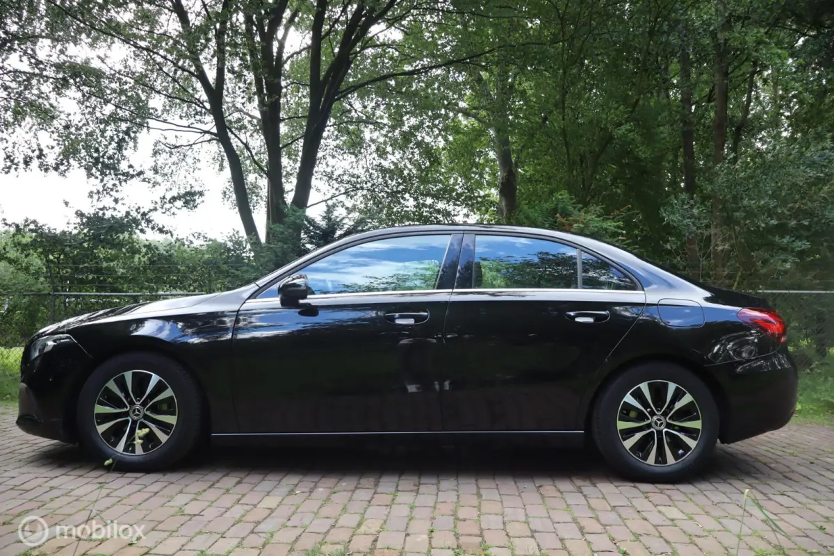 180 BusinessLine | Keyless | Carplay | Cam