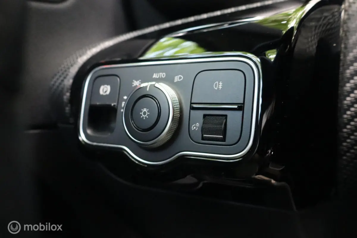 180 BusinessLine | Keyless | Carplay | Cam