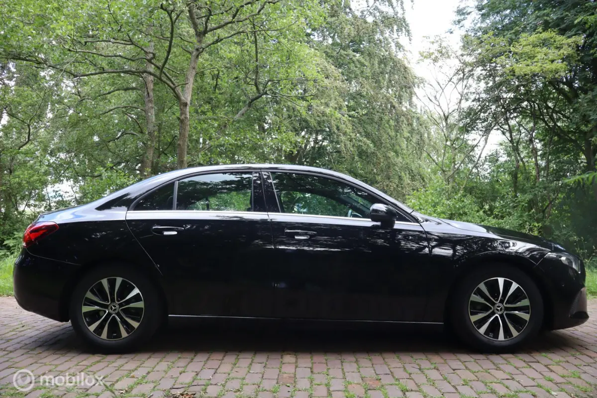 180 BusinessLine | Keyless | Carplay | Cam