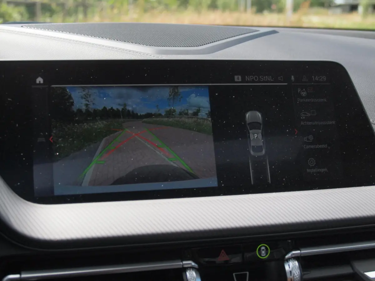 218i High Executive Edition | M-Performance Pakket | Panoramadak | Camera | Trekhaak | Sfeerverlichting | Apple Carplay |