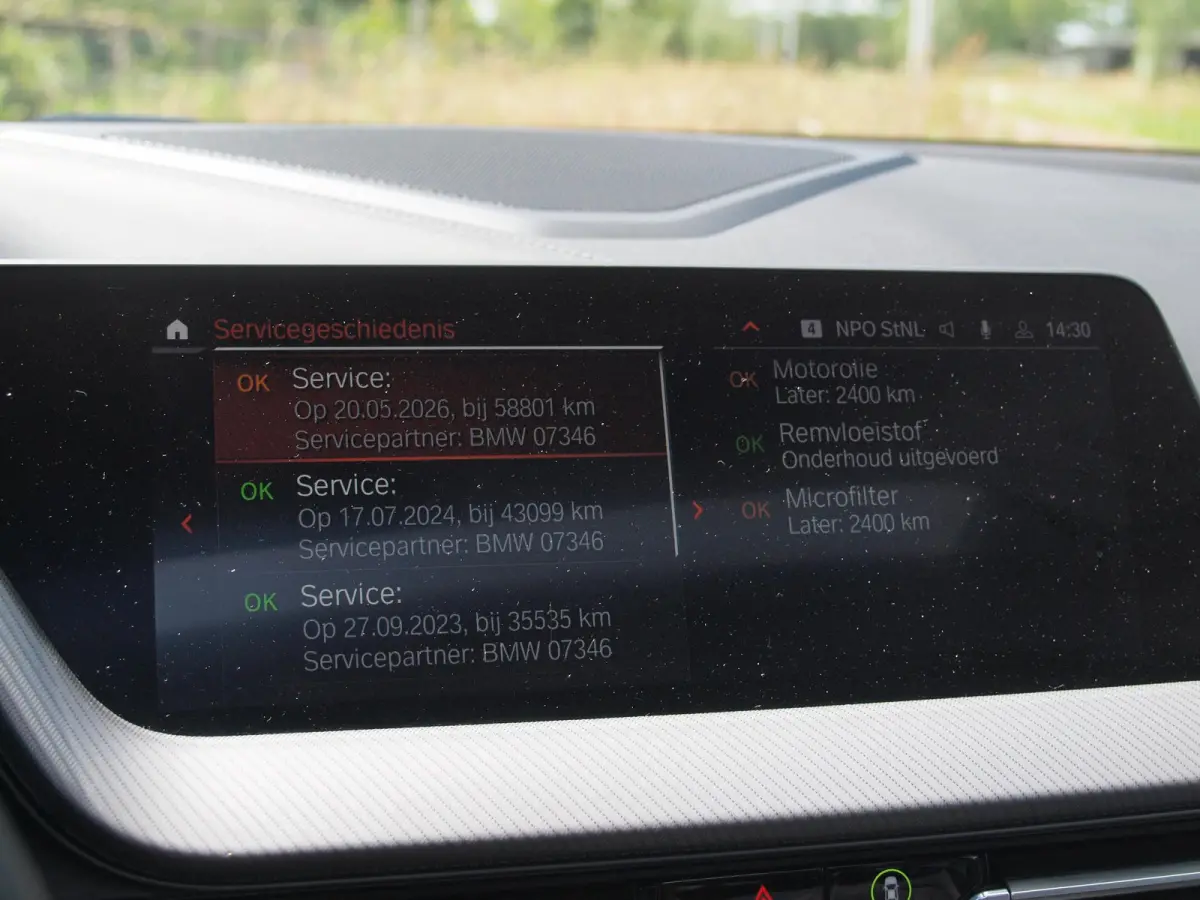 218i High Executive Edition | M-Performance Pakket | Panoramadak | Camera | Trekhaak | Sfeerverlichting | Apple Carplay |