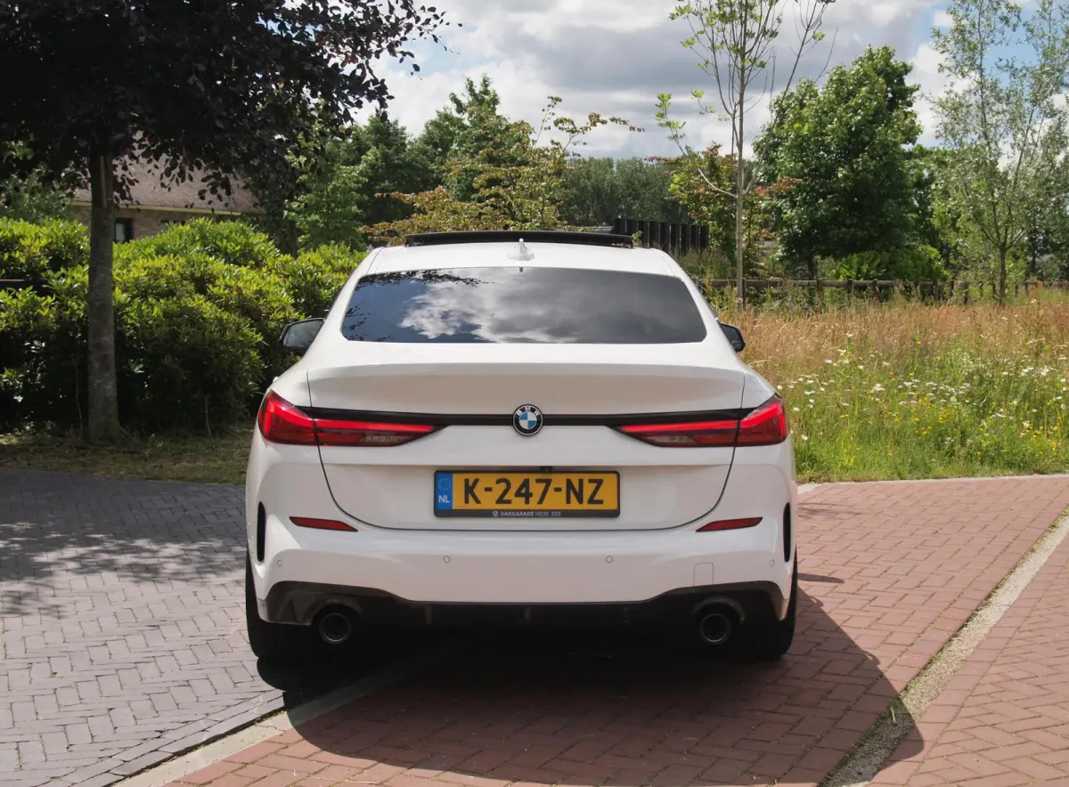 218i High Executive Edition | M-Performance Pakket | Panoramadak | Camera | Trekhaak | Sfeerverlichting | Apple Carplay |