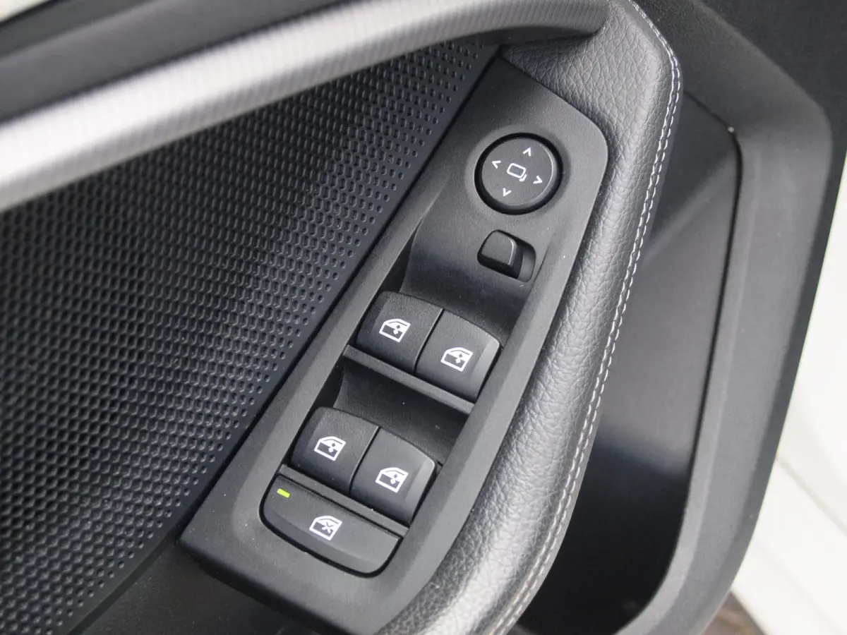 218i High Executive Edition | M-Performance Pakket | Panoramadak | Camera | Trekhaak | Sfeerverlichting | Apple Carplay |