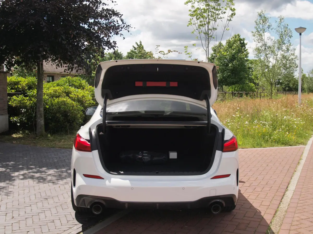 218i High Executive Edition | M-Performance Pakket | Panoramadak | Camera | Trekhaak | Sfeerverlichting | Apple Carplay |