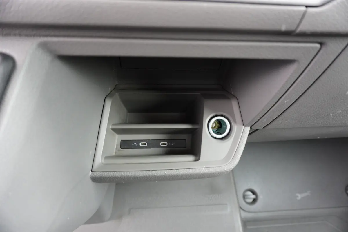 180pk Dubbellucht 3-Zijdige kipper Trekhaak Navigatie Apple Airco carplay Tipper