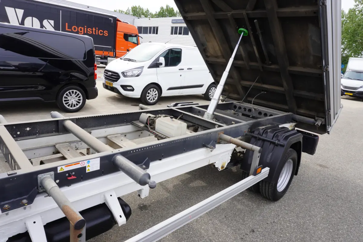180pk Dubbellucht 3-Zijdige kipper Trekhaak Navigatie Apple Airco carplay Tipper