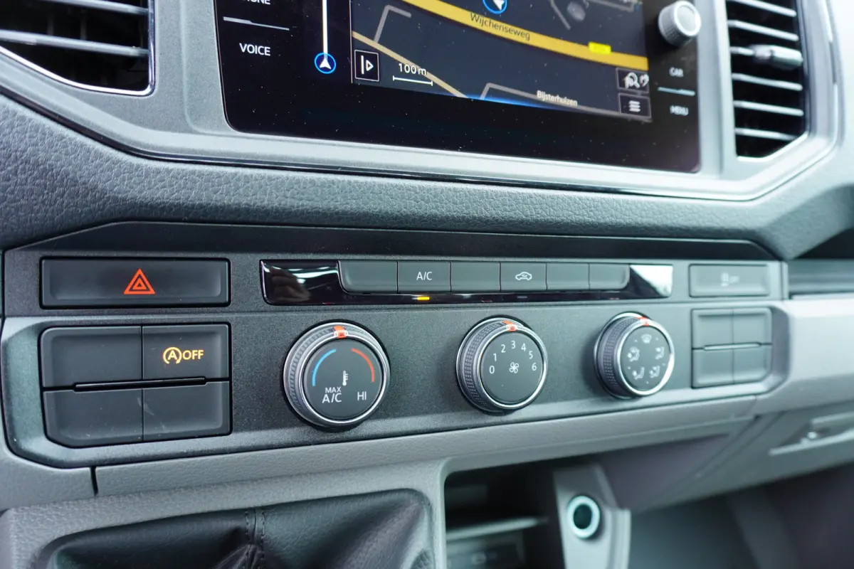 180pk Dubbellucht 3-Zijdige kipper Trekhaak Navigatie Apple Airco carplay Tipper