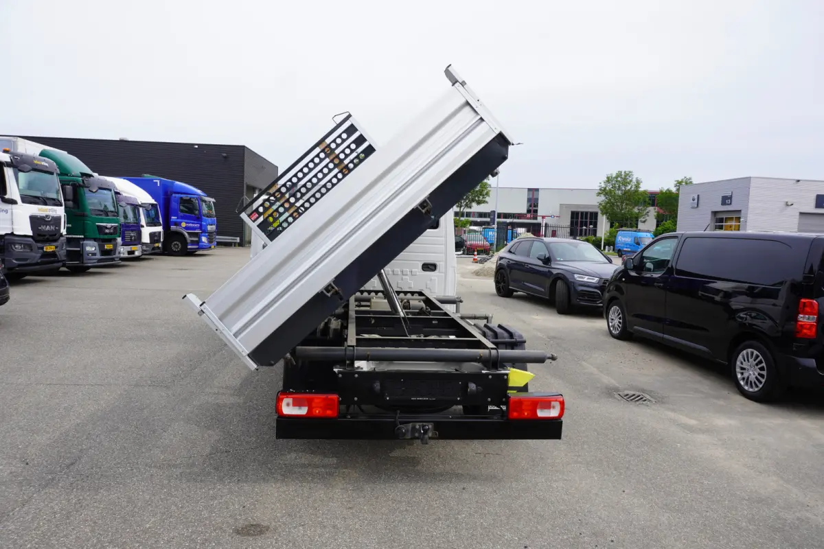 180pk Dubbellucht 3-Zijdige kipper Trekhaak Navigatie Apple Airco carplay Tipper