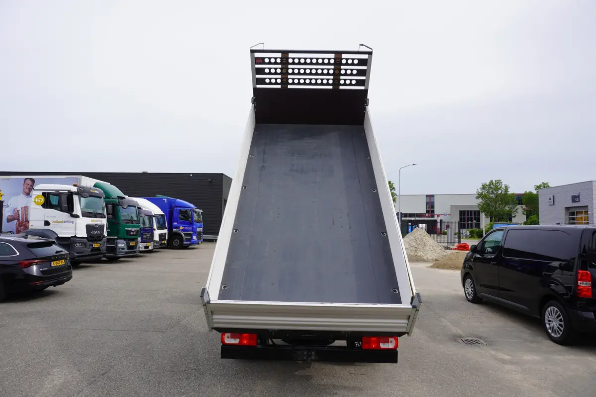 180pk Dubbellucht 3-Zijdige kipper Trekhaak Navigatie Apple Airco carplay Tipper