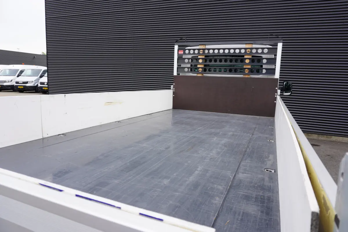 180pk Dubbellucht 3-Zijdige kipper Trekhaak Navigatie Apple Airco carplay Tipper