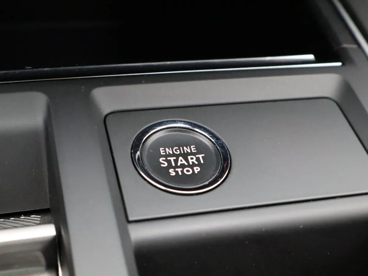 Hybrid 225 e-EAT8 Feel | NAVIGATIE | HALF-LEDER | PARKEERSENSOREN | PARKEERSENSOREN