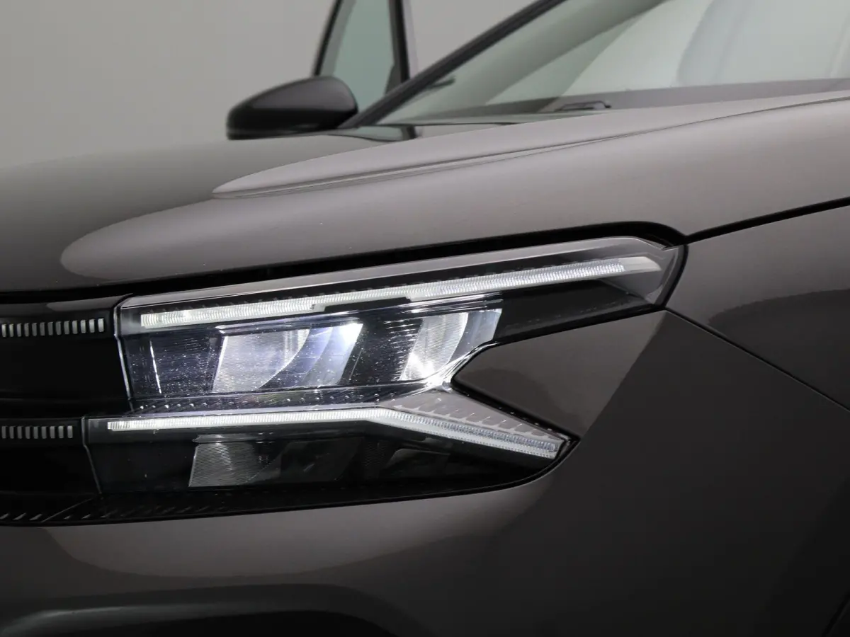 Hybrid 225 e-EAT8 Feel | NAVIGATIE | HALF-LEDER | PARKEERSENSOREN | PARKEERSENSOREN