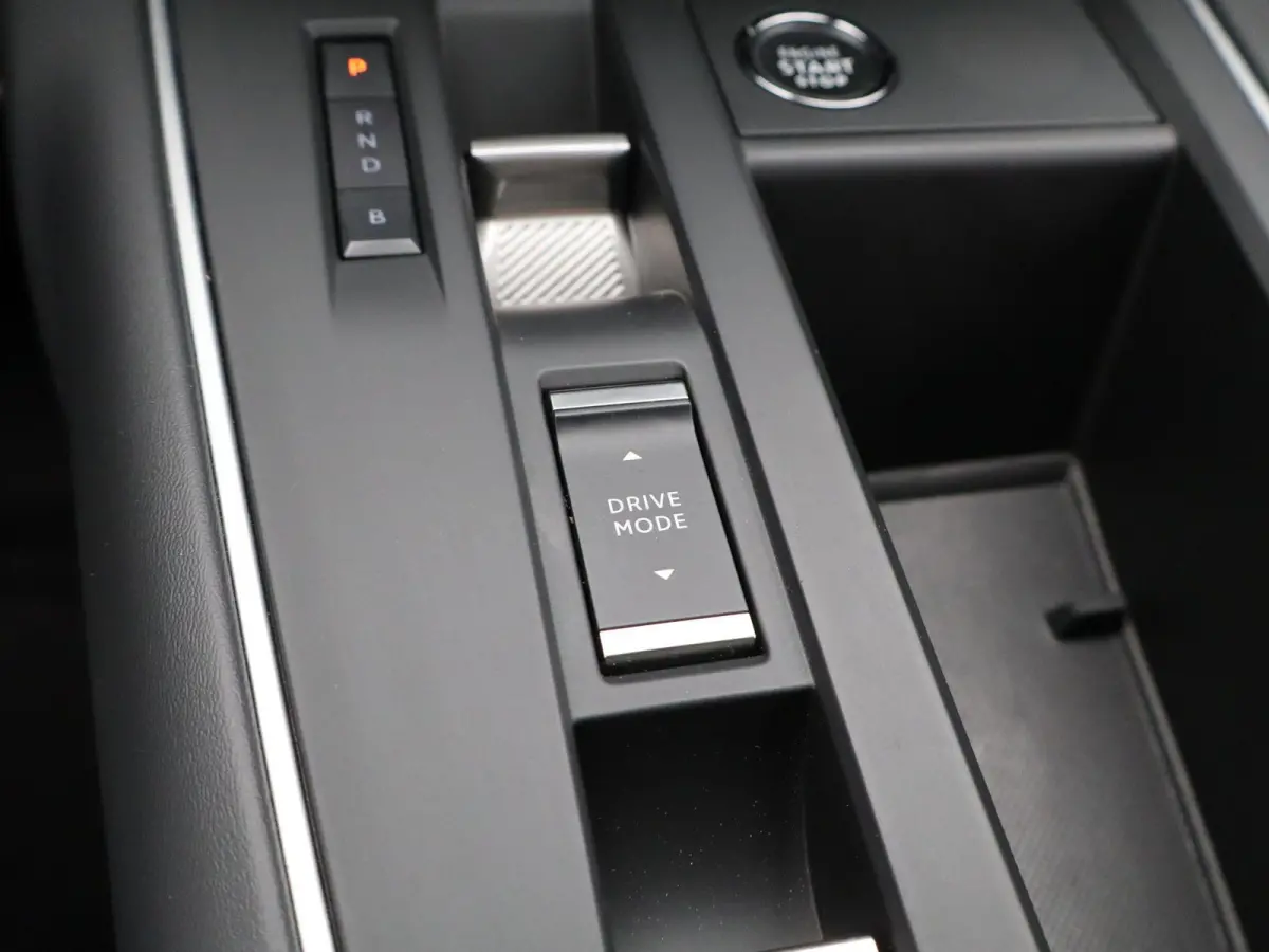 Hybrid 225 e-EAT8 Feel | NAVIGATIE | HALF-LEDER | PARKEERSENSOREN | PARKEERSENSOREN