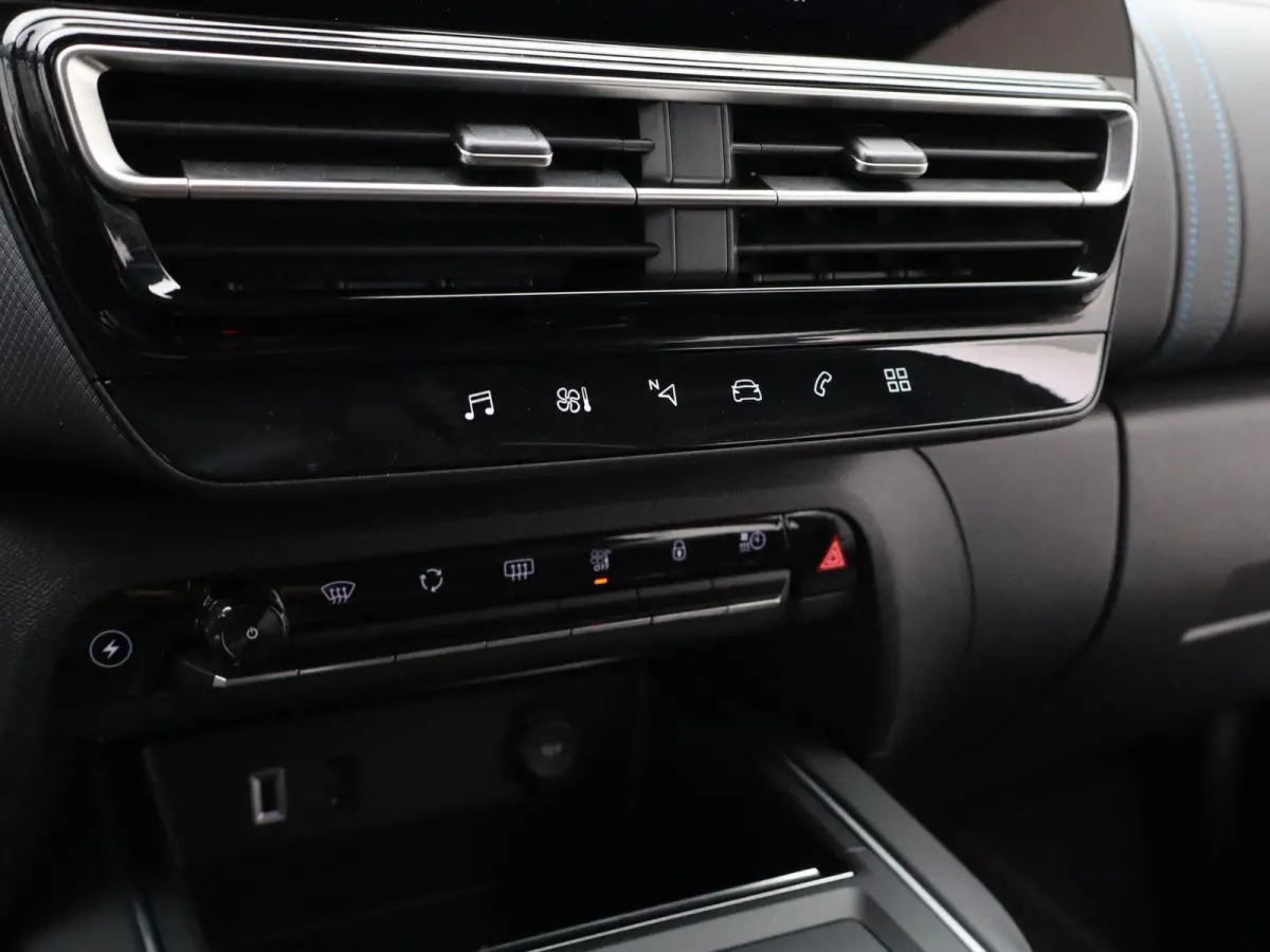 Hybrid 225 e-EAT8 Feel | NAVIGATIE | HALF-LEDER | PARKEERSENSOREN | PARKEERSENSOREN
