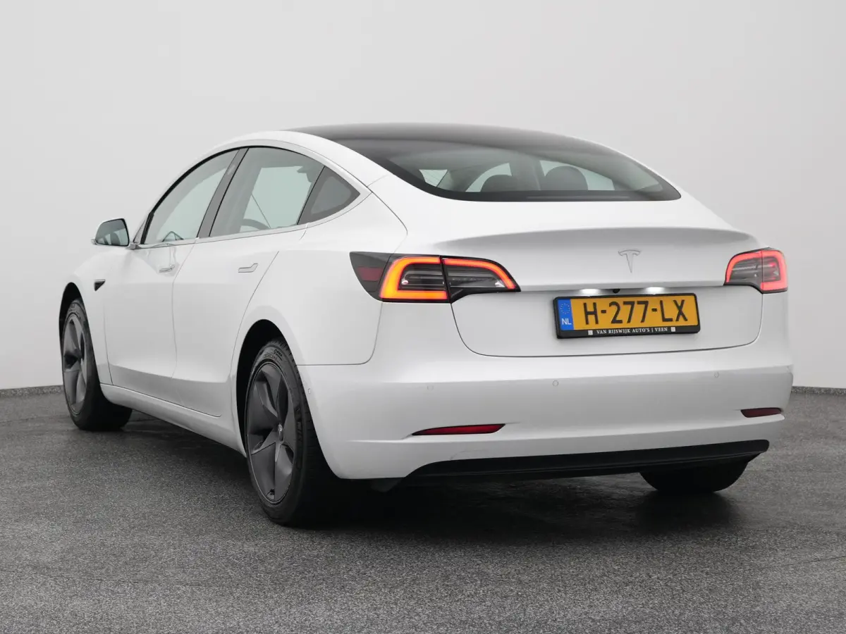 Standard RWD Plus 60 kWh | PANO | CAMERA | STOELVERW.