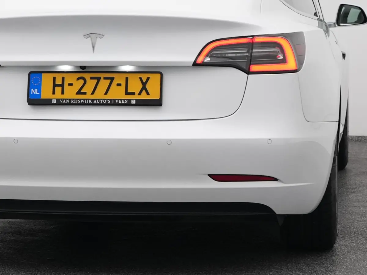 Standard RWD Plus 60 kWh | PANO | CAMERA | STOELVERW.