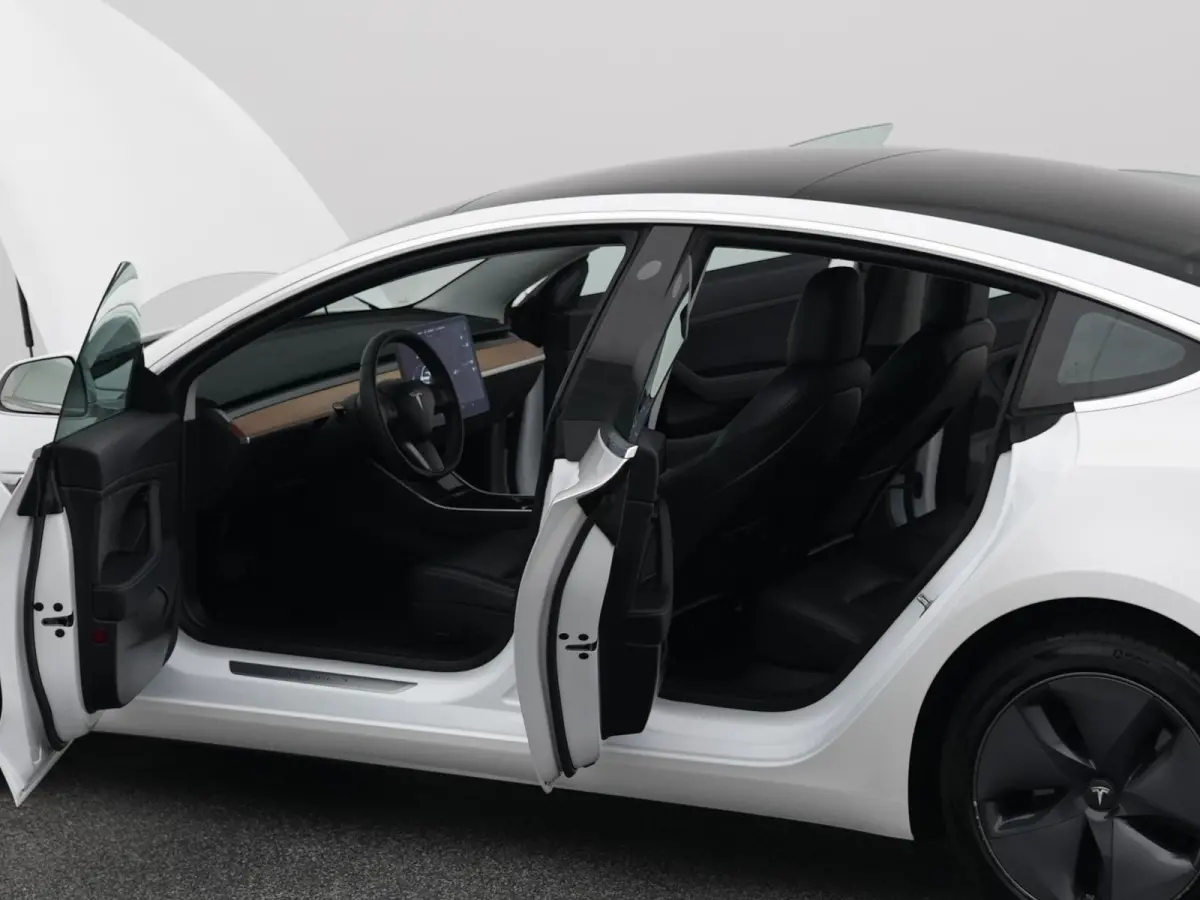 Standard RWD Plus 60 kWh | PANO | CAMERA | STOELVERW.