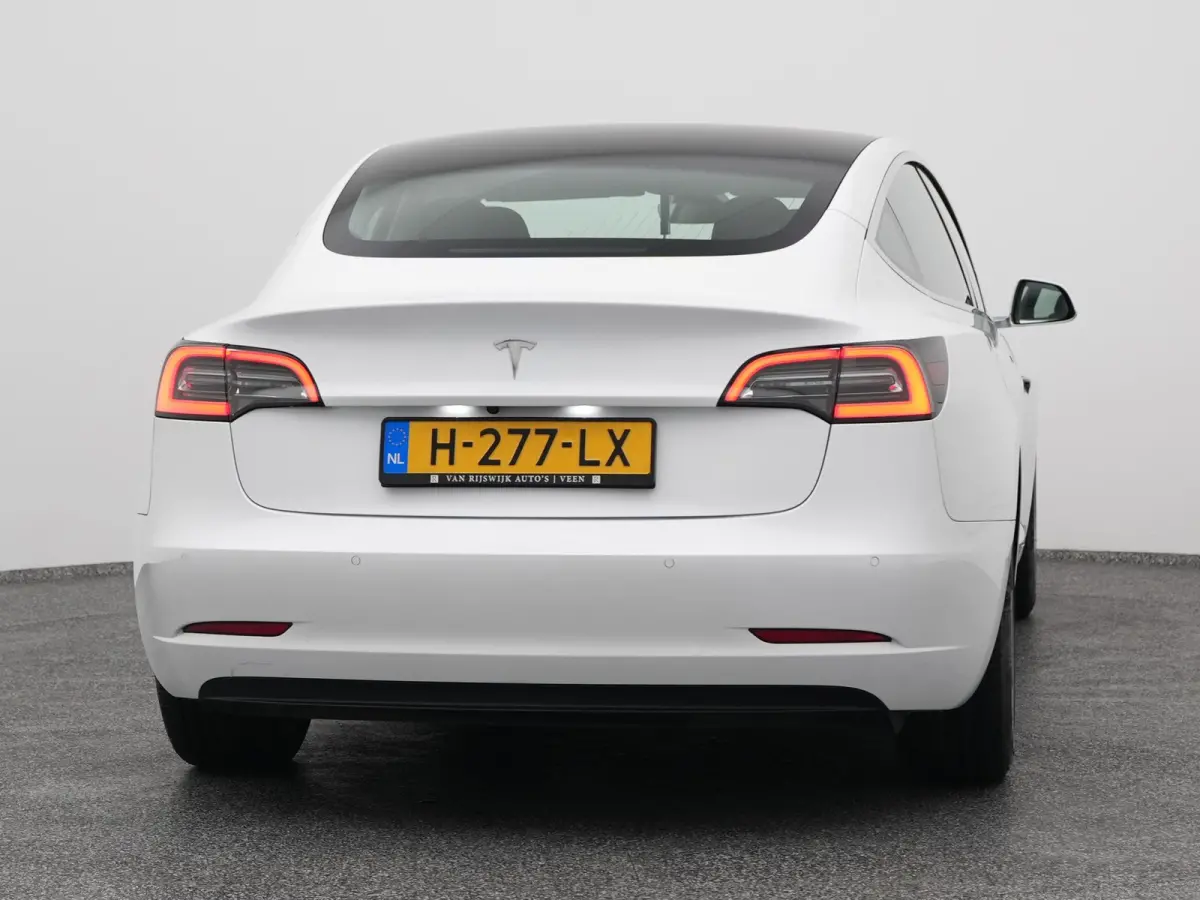 Standard RWD Plus 60 kWh | PANO | CAMERA | STOELVERW.