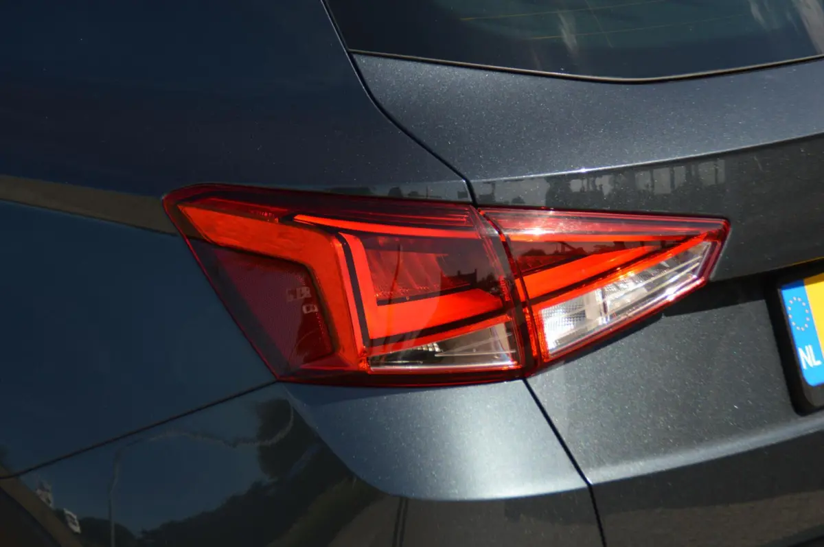 1.0 TSI FR 115 pk Business Intense DSG automaat
