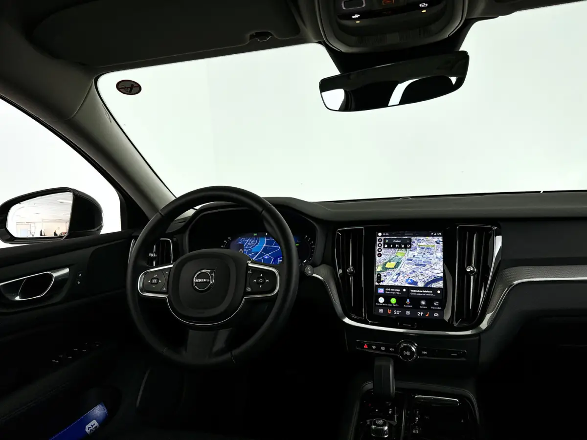 T6 Plug-in hybrid AWD Essential Bright | SOH 99% | Parkeercamera | Stoel- en Stuurverwarming | Cruise control