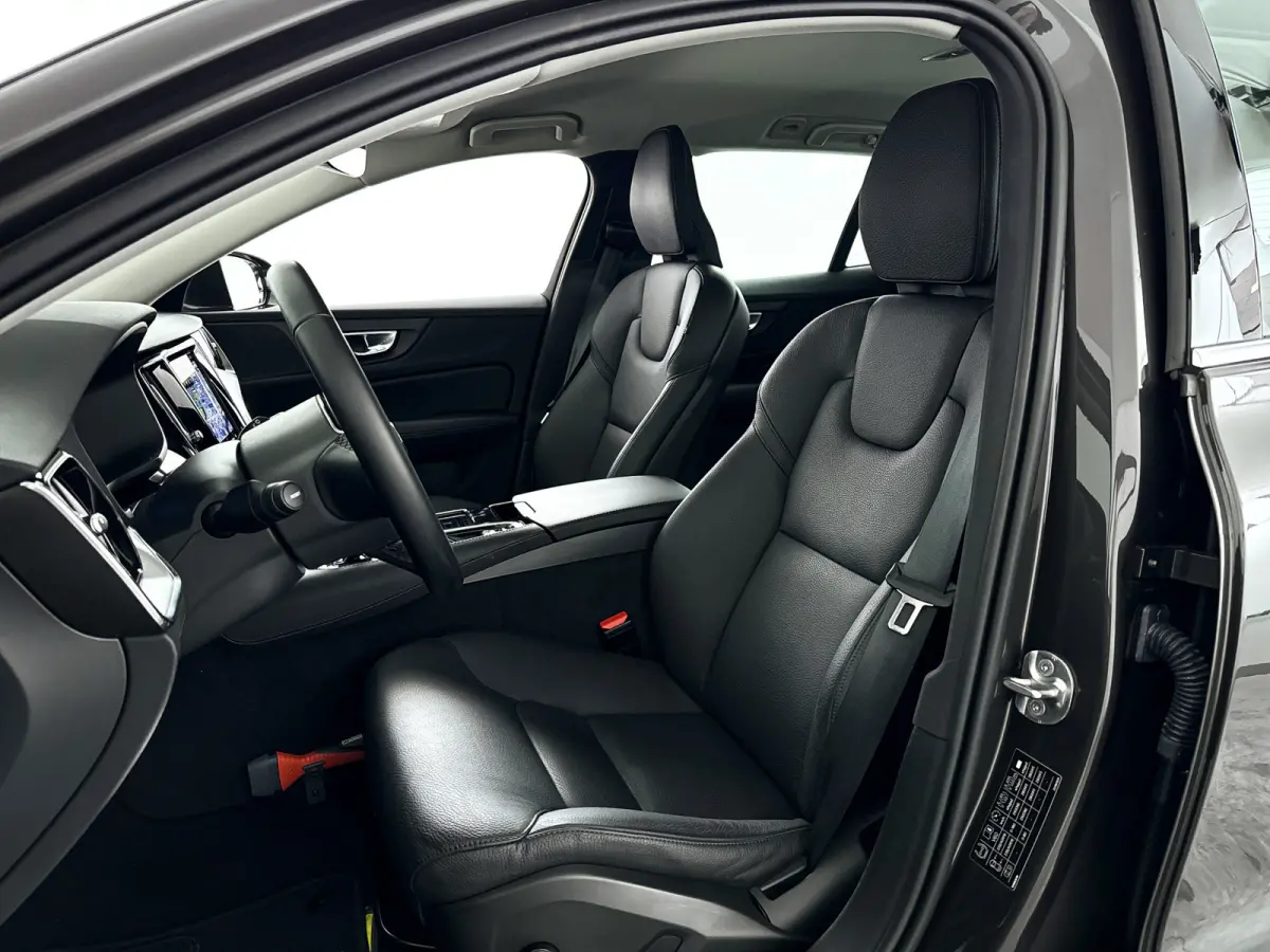 T6 Plug-in hybrid AWD Essential Bright | SOH 99% | Parkeercamera | Stoel- en Stuurverwarming | Cruise control