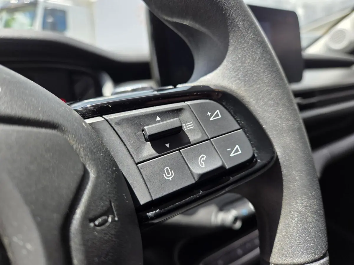 1.2 e-Hybrid Longitude | 2025 | Automaat | Carplay / Cruise / Winterpack