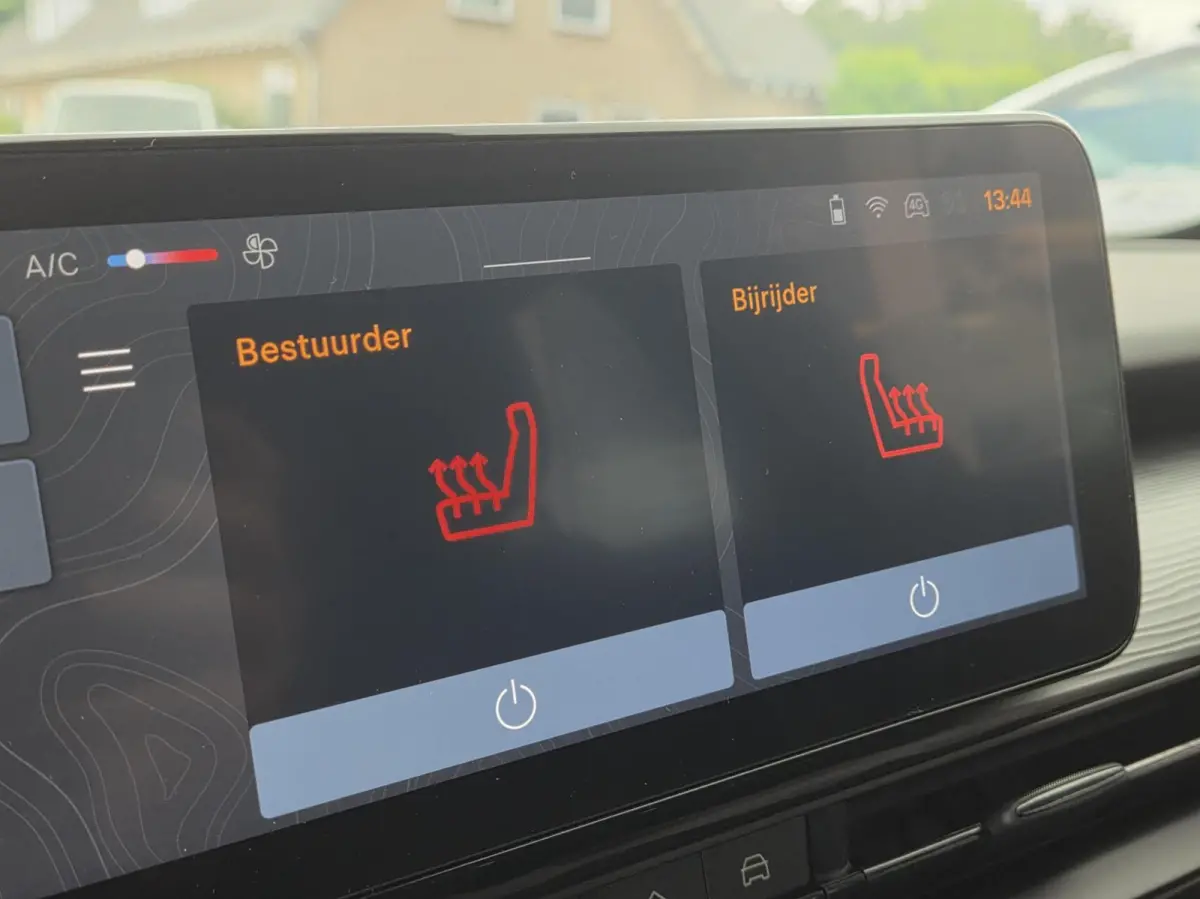 1.2 e-Hybrid Longitude | 2025 | Automaat | Carplay / Cruise / Winterpack