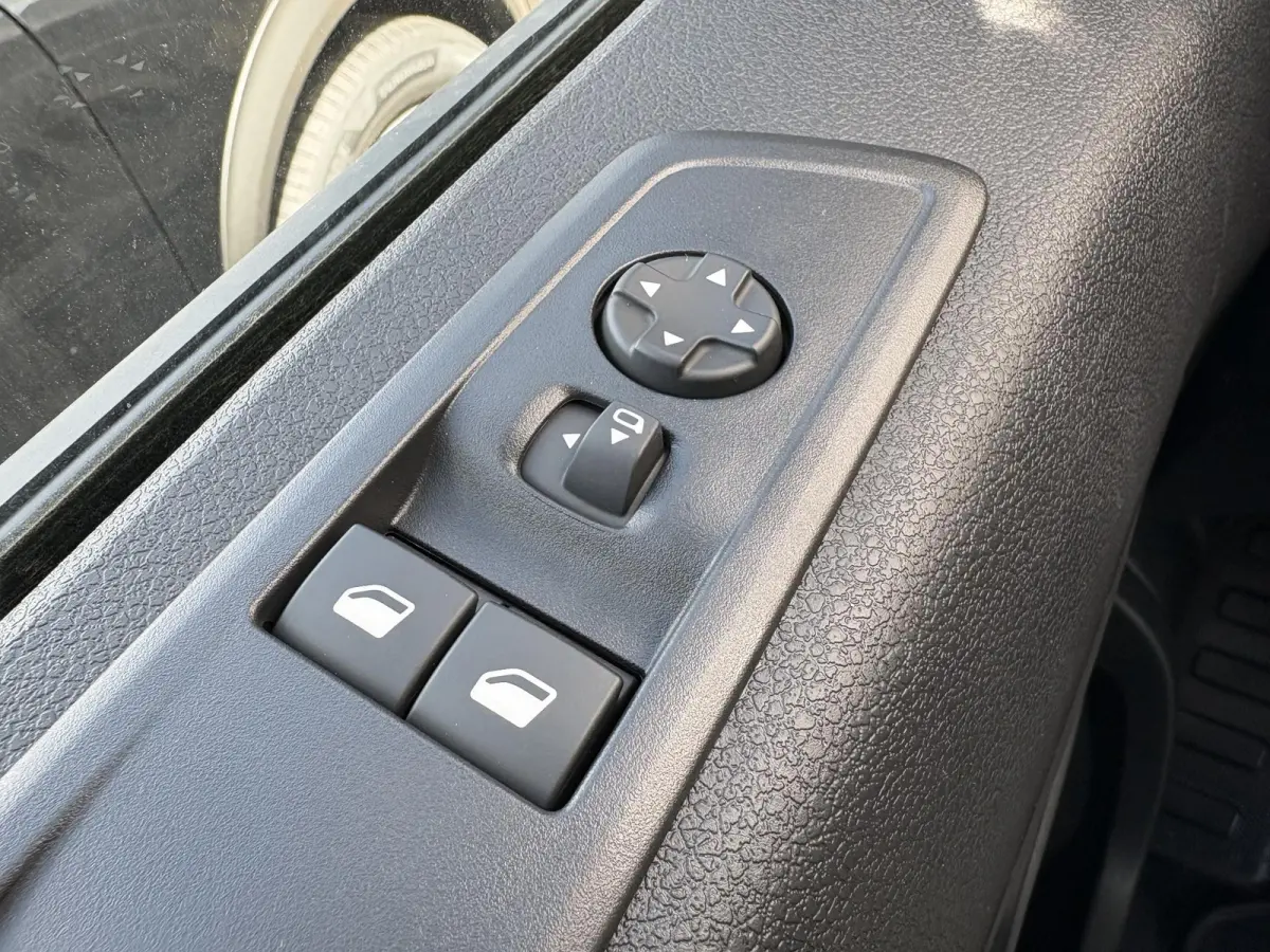 L3 75 kWh | STX Sport | Lederen bekleding | Spoilerpakket | 18 inch Lichtmetalen velgen | Dynamic NAV Pakket | Winterpakket | Comfort Pakket | betimmering | 2x schuifdeur | Mooiste bus van N