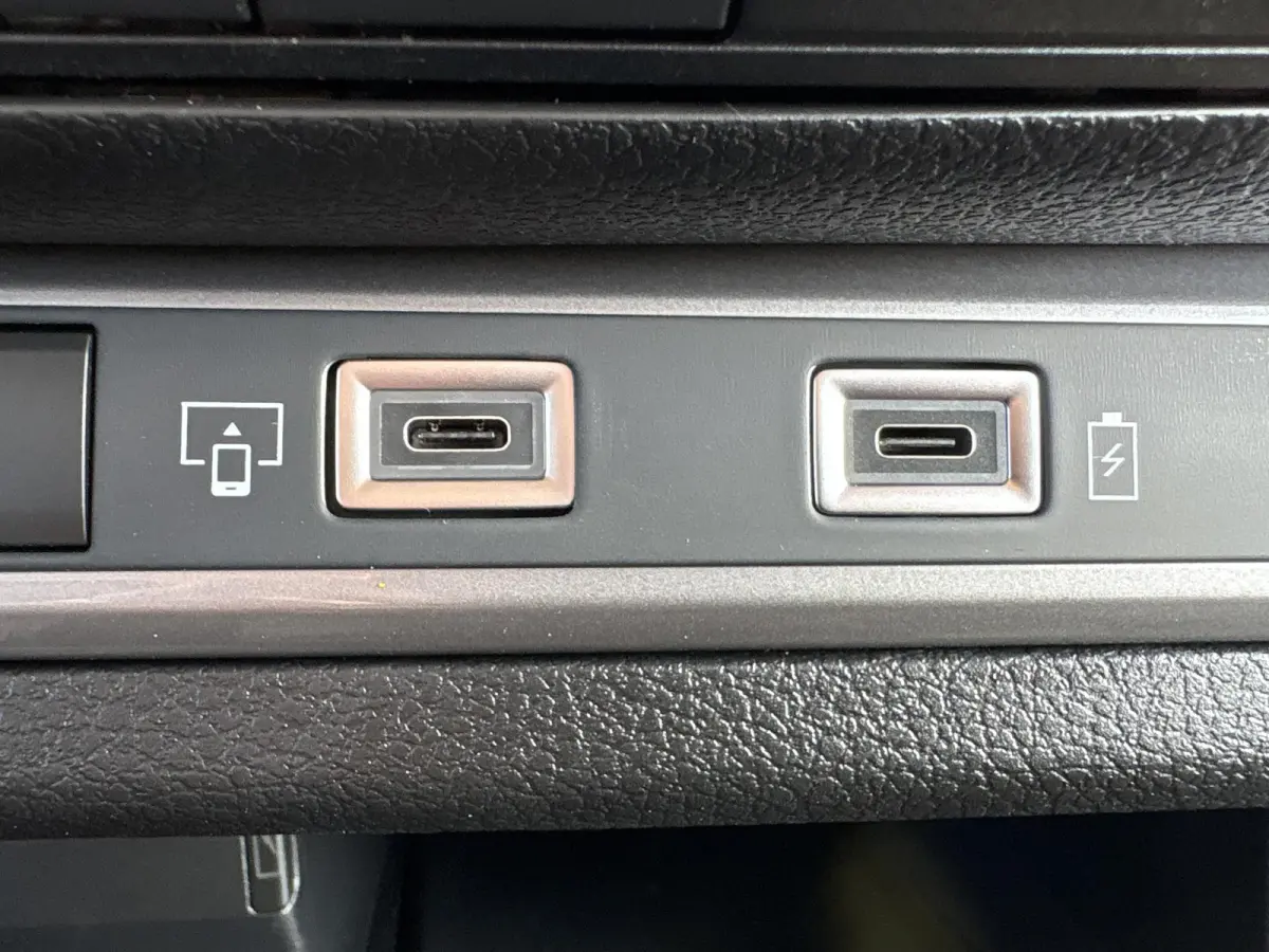 L3 75 kWh | STX Sport | Lederen bekleding | Spoilerpakket | 18 inch Lichtmetalen velgen | Dynamic NAV Pakket | Winterpakket | Comfort Pakket | betimmering | 2x schuifdeur | Mooiste bus van N