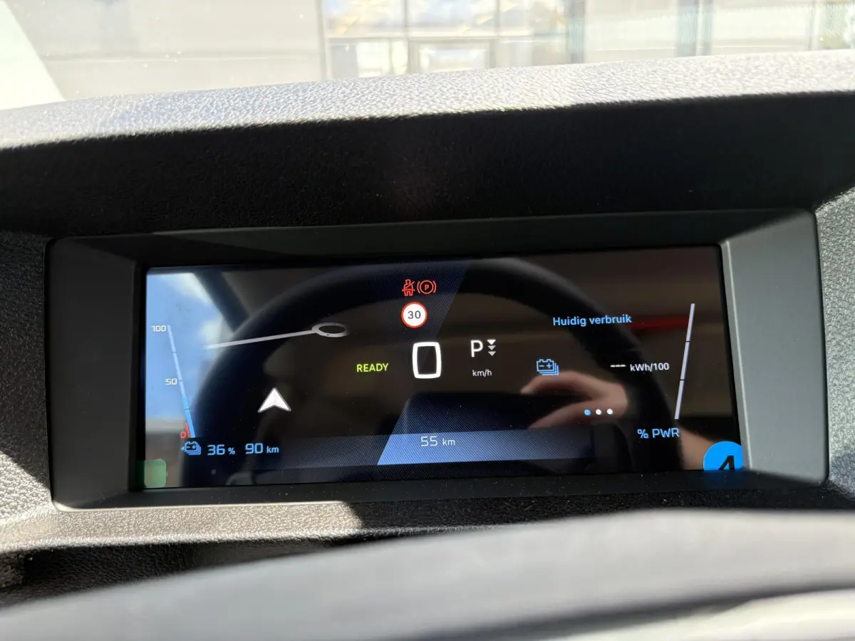 L3 75 kWh | STX Sport | Lederen bekleding | Spoilerpakket | 18 inch Lichtmetalen velgen | Dynamic NAV Pakket | Winterpakket | Comfort Pakket | betimmering | 2x schuifdeur | Mooiste bus van N
