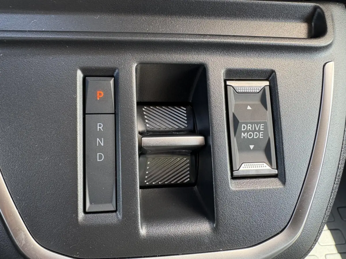 L3 75 kWh | STX Sport | Lederen bekleding | Spoilerpakket | 18 inch Lichtmetalen velgen | Dynamic NAV Pakket | Winterpakket | Comfort Pakket | betimmering | 2x schuifdeur | Mooiste bus van N