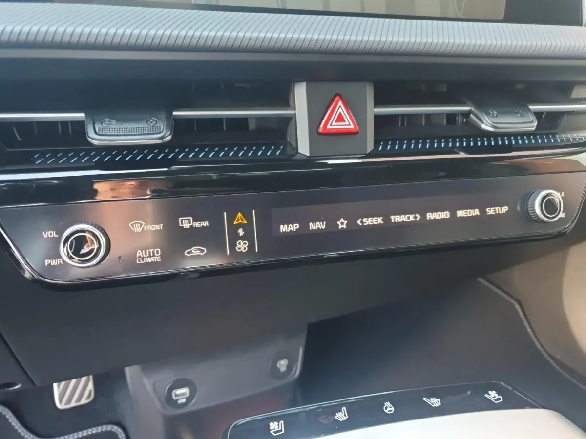 GT-Line AWD 77.4 kWh | Schuifdak | Rondom Camera | Stoel verwarming en ventilatie | Elektrisch bedienbare voorstoelen | Meridian audio