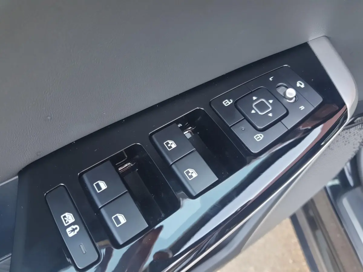 GT-Line AWD 77.4 kWh | Schuifdak | Rondom Camera | Stoel verwarming en ventilatie | Elektrisch bedienbare voorstoelen | Meridian audio