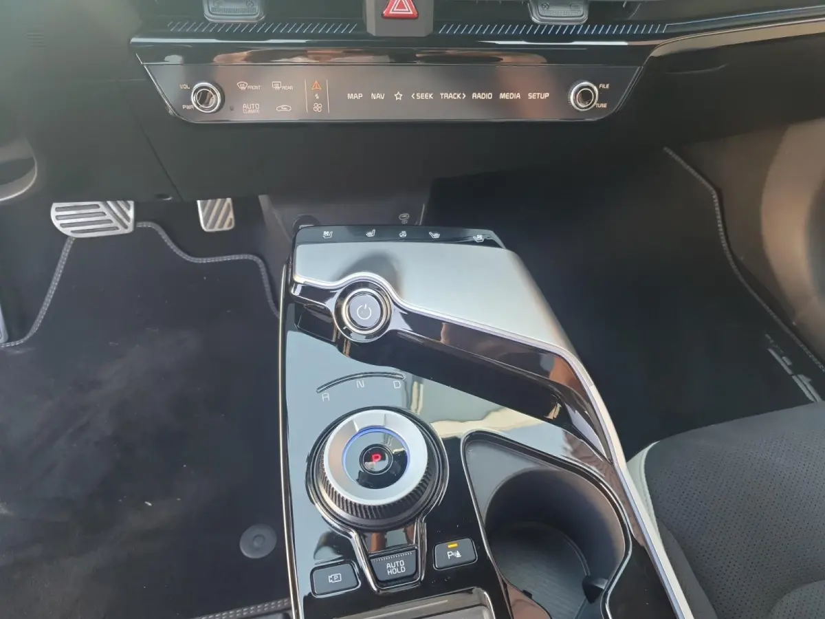 GT-Line AWD 77.4 kWh | Schuifdak | Rondom Camera | Stoel verwarming en ventilatie | Elektrisch bedienbare voorstoelen | Meridian audio