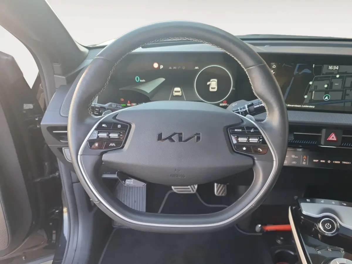 GT-Line AWD 77.4 kWh | Schuifdak | Rondom Camera | Stoel verwarming en ventilatie | Elektrisch bedienbare voorstoelen | Meridian audio