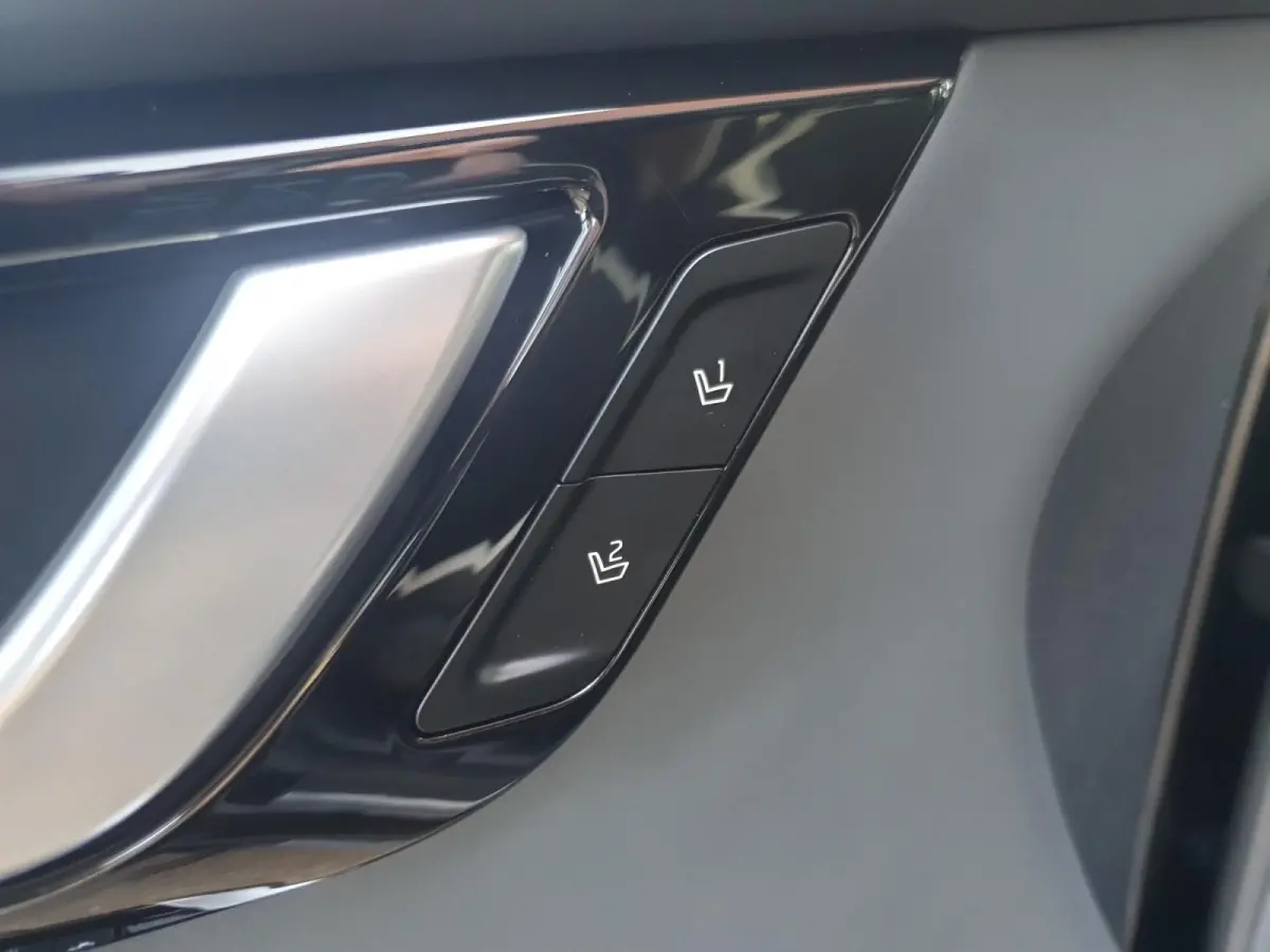 GT-Line AWD 77.4 kWh | Schuifdak | Rondom Camera | Stoel verwarming en ventilatie | Elektrisch bedienbare voorstoelen | Meridian audio