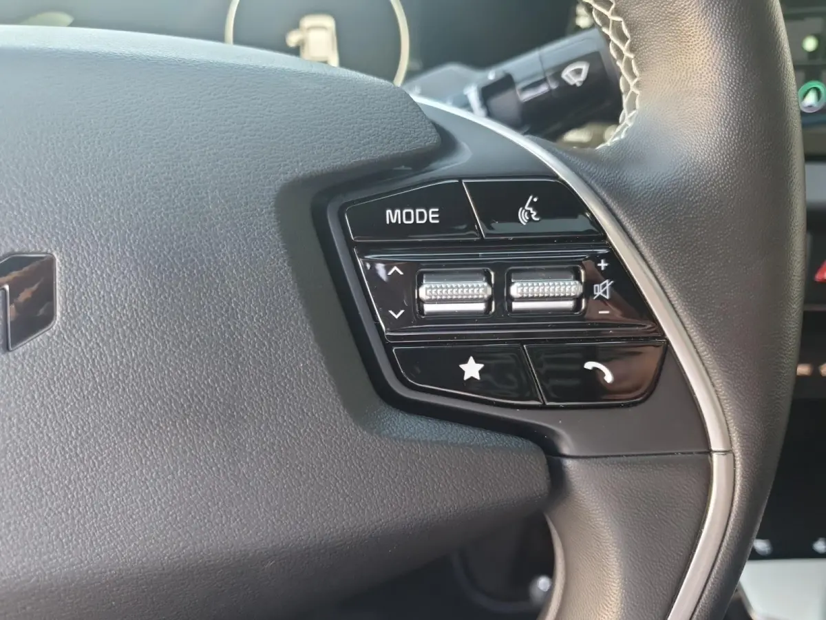 GT-Line AWD 77.4 kWh | Schuifdak | Rondom Camera | Stoel verwarming en ventilatie | Elektrisch bedienbare voorstoelen | Meridian audio