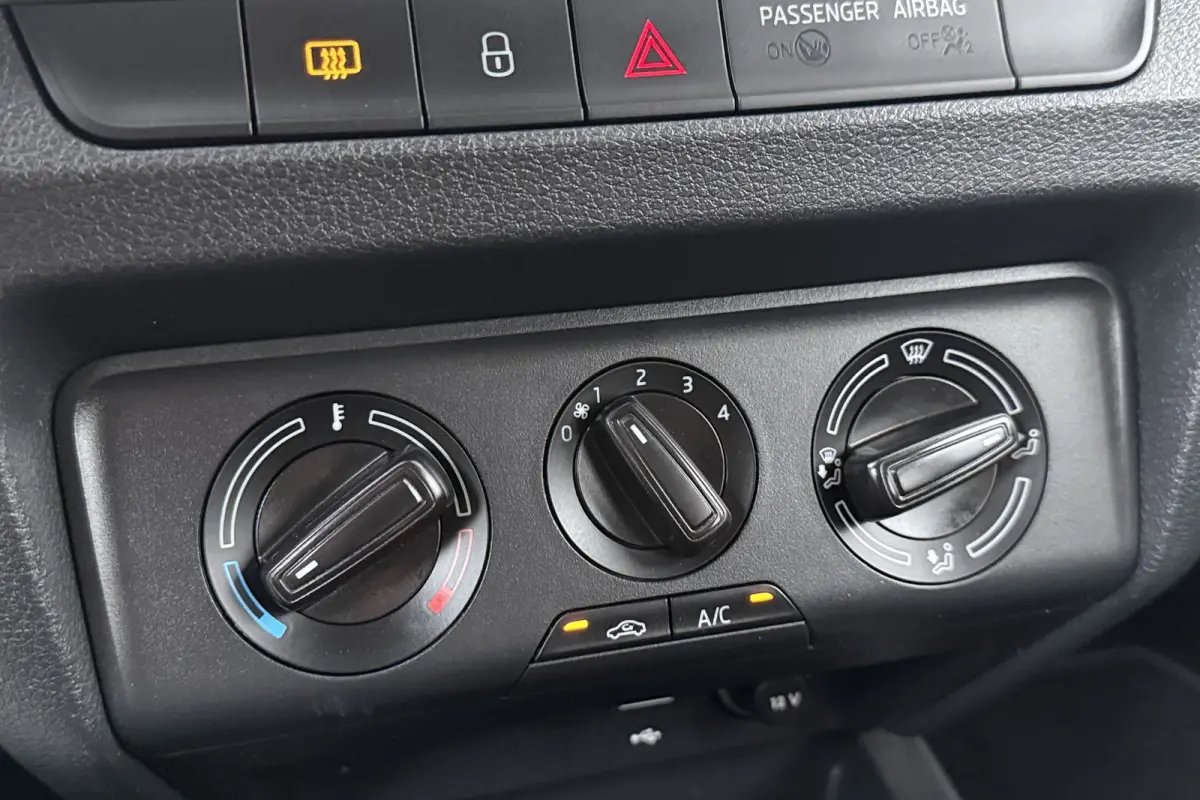 1.0 96 PK TSI Business Carplay Navi Cruise Park.sens LED