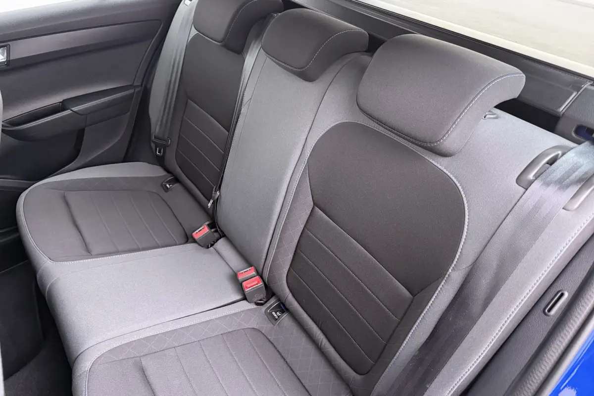 1.0 96 PK TSI Business Carplay Navi Cruise Park.sens LED