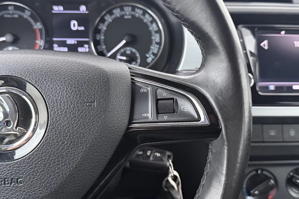 1.0 96 PK TSI Business Carplay Navi Cruise Park.sens LED