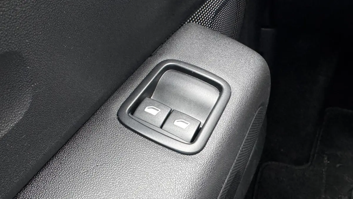1.2 PURETECH 83PK C-SERIES / NAVI / CLIMA / LED / BLUETOOTH / CRUISECONTROL / 1E EIGENAAR / NIEUWSTAAT !!