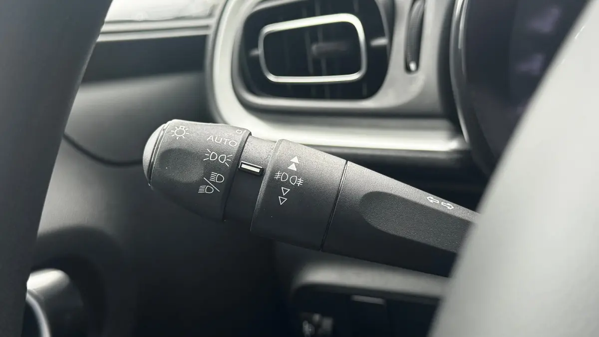 1.2 PURETECH 83PK C-SERIES / NAVI / CLIMA / LED / BLUETOOTH / CRUISECONTROL / 1E EIGENAAR / NIEUWSTAAT !!