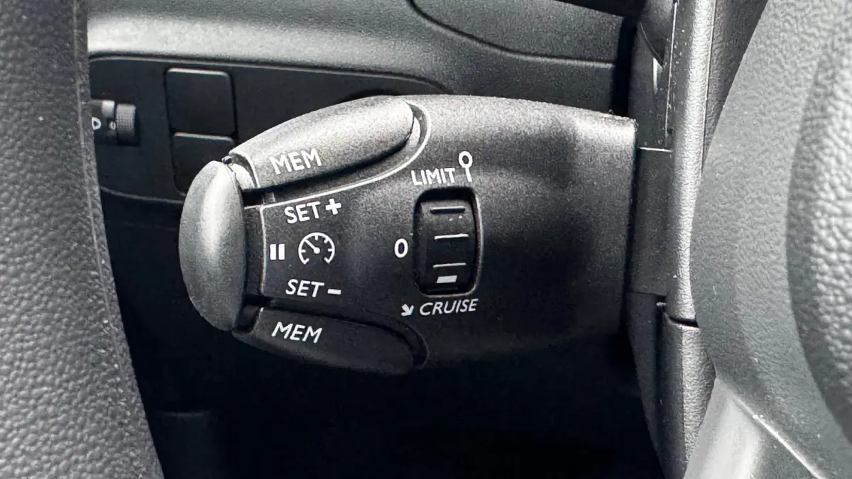1.2 PURETECH 83PK C-SERIES / NAVI / CLIMA / LED / BLUETOOTH / CRUISECONTROL / 1E EIGENAAR / NIEUWSTAAT !!