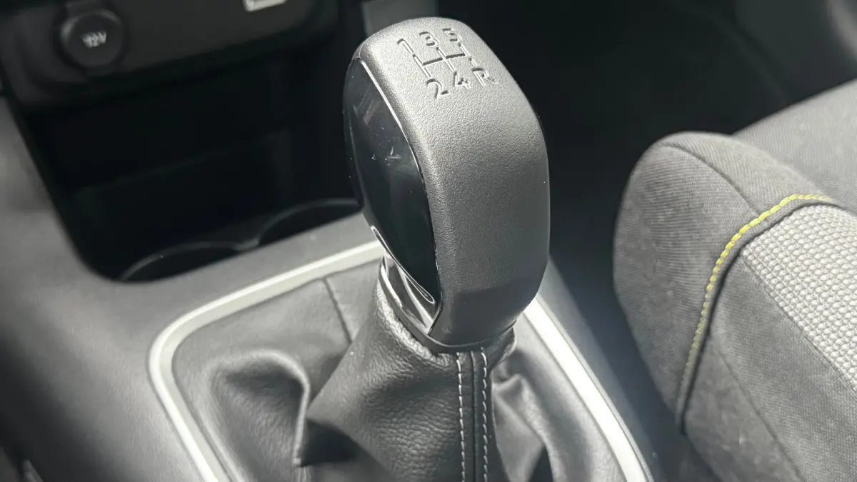 1.2 PURETECH 83PK C-SERIES / NAVI / CLIMA / LED / BLUETOOTH / CRUISECONTROL / 1E EIGENAAR / NIEUWSTAAT !!