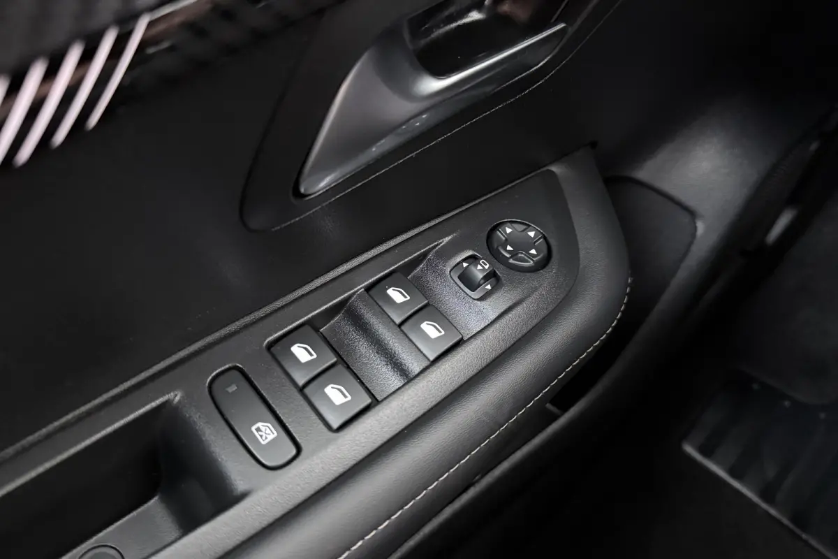 1.2T 101 PK Allure Carplay Navi 16'LMV Privacy glas