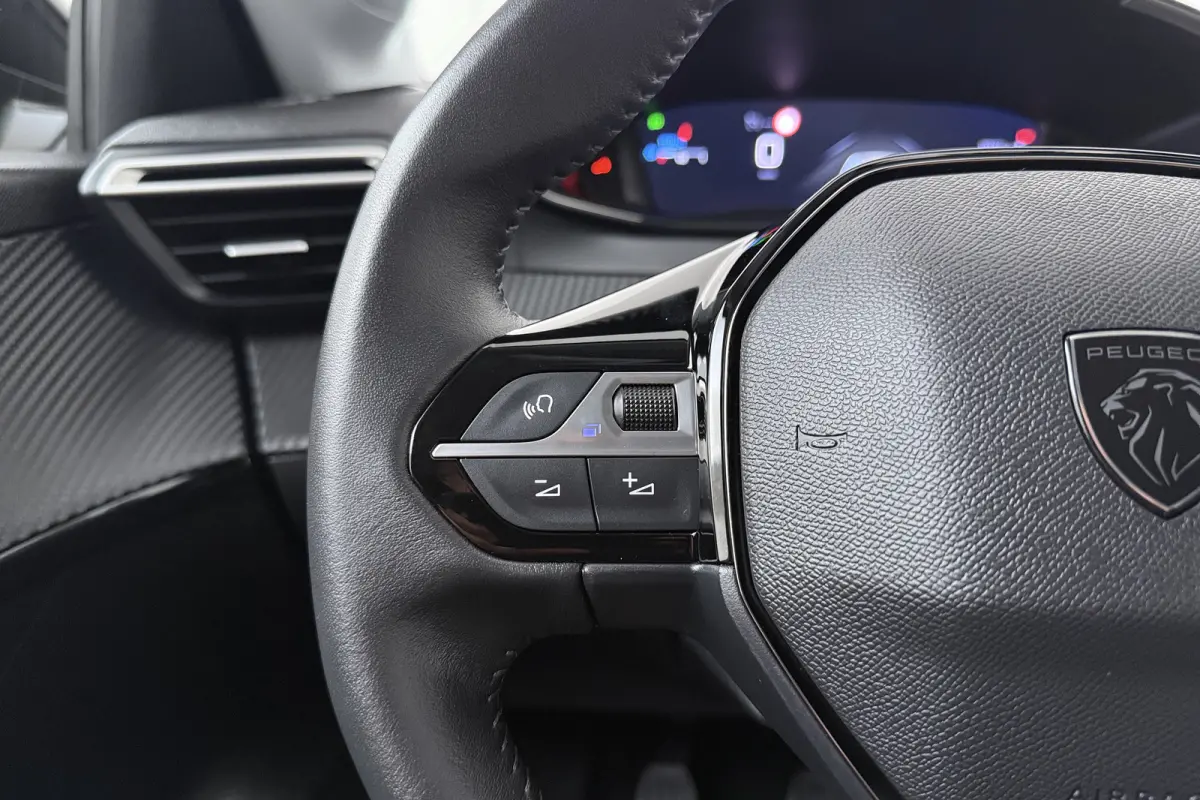 1.2T 101 PK Allure Carplay Navi 16'LMV Privacy glas