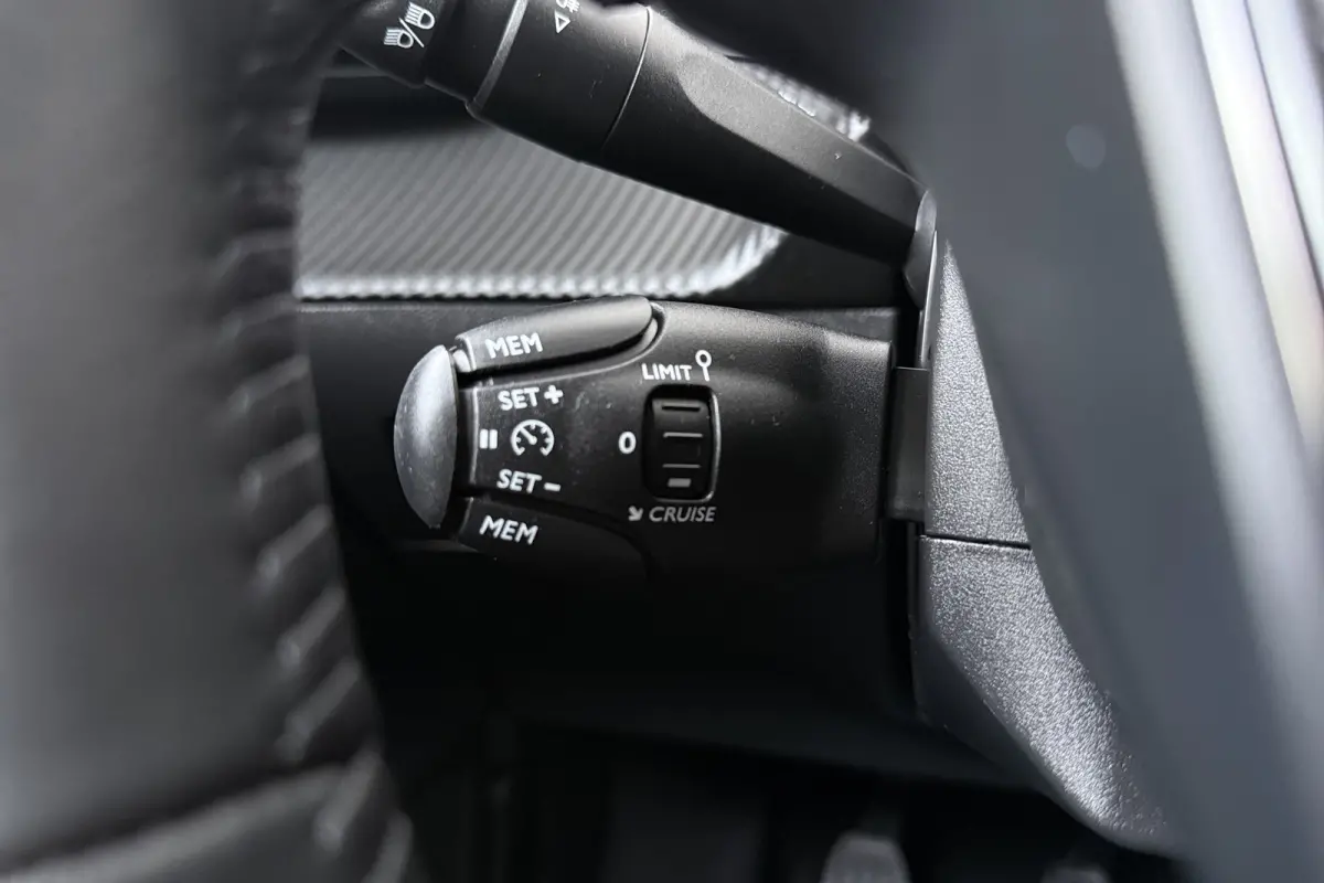 1.2T 101 PK Allure Carplay Navi 16'LMV Privacy glas